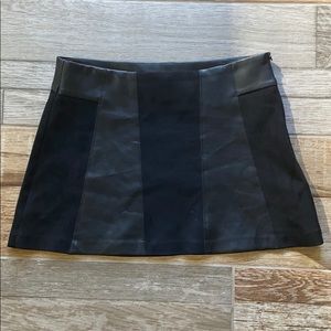 Zara black leather and suede mini skirt - M